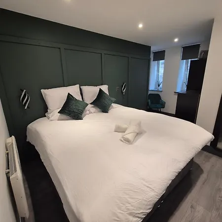 Centre With Super King Bed Fully Equipped Perfect For Longer Apartment Bradford (West Yorkshire)