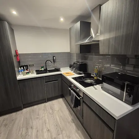 Centre With Super King Bed Fully Equipped Perfect For Longer 아파트