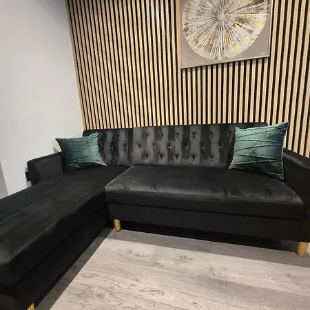 Centre With Super King Bed Fully Equipped Perfect For Longer Bradford (West Yorkshire)