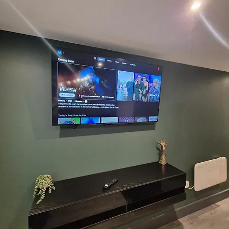 Centre With Super King Bed Fully Equipped Perfect For Longer Apartment Bradford (West Yorkshire)