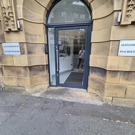 Centre With Super King Bed Fully Equipped Perfect For Longer Apartment Bradford (West Yorkshire)