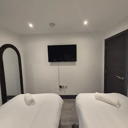 Centre With Super King Bed Fully Equipped Perfect For Longer Apartment *