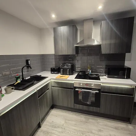 Centre With Super King Bed Fully Equipped Perfect For Longer