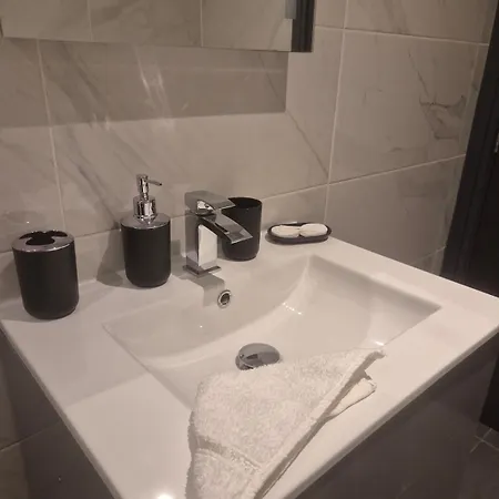 Centre With Super King Bed Fully Equipped Perfect For Longer 아파트