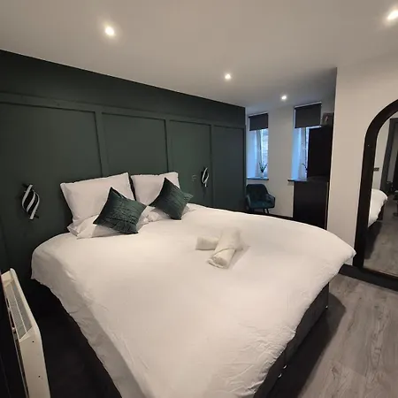 Centre With Super King Bed Fully Equipped Perfect For Longer Apartment