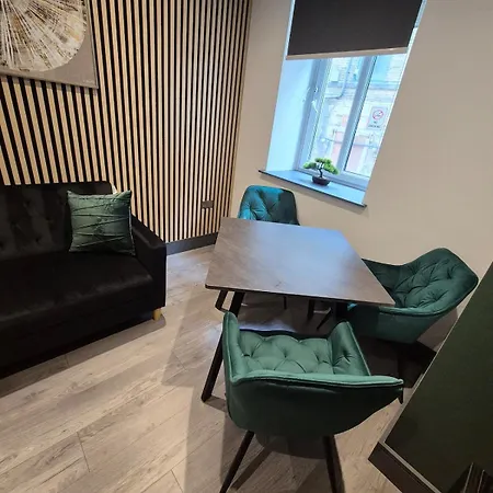 Apartment Centre With Super King Bed Fully Equipped Perfect For Longer *