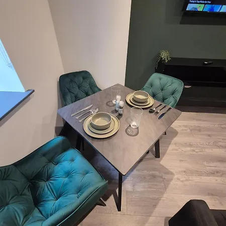 Apartment Centre With Super King Bed Fully Equipped Perfect For Longer