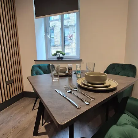 Apartment Centre With Super King Bed Fully Equipped Perfect For Longer Bradford (West Yorkshire)