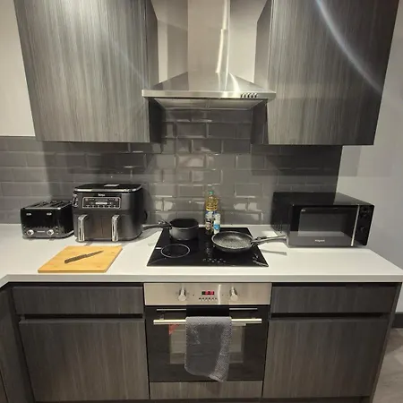 Centre With Super King Bed Fully Equipped Perfect For Longer 아파트