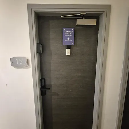 Centre With Super King Bed Fully Equipped Perfect For Longer * Bradford (West Yorkshire)