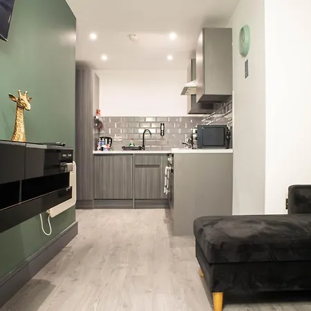 Apartment Centre With Super King Bed Fully Equipped Perfect For Longer