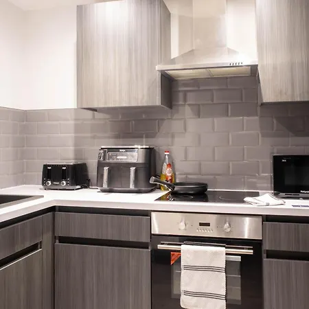 Centre With Super King Bed Fully Equipped Perfect For Longer Apartment