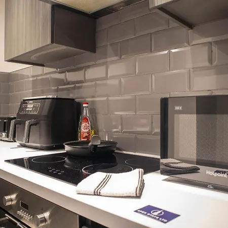 Centre With Super King Bed Fully Equipped Perfect For Longer Apartment Bradford (West Yorkshire)